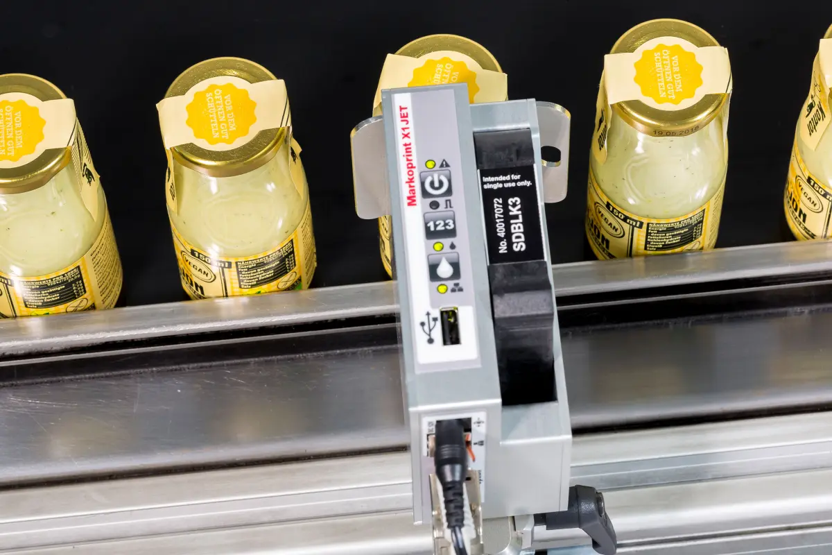 Markoprint X1JET HP codiert Metalldeckel von Flaschen