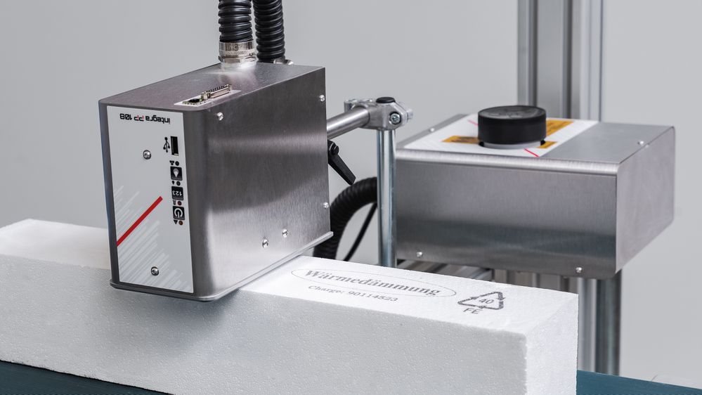 Industrieller Tintenstrahldrucker Markoprint integra PP 108 druckt Styropor Schaumstoff 