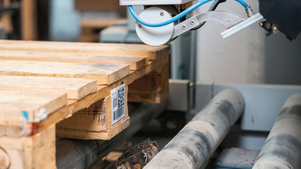 Palettenfußetikettierung mit dem Legi-Air 4050B-ES