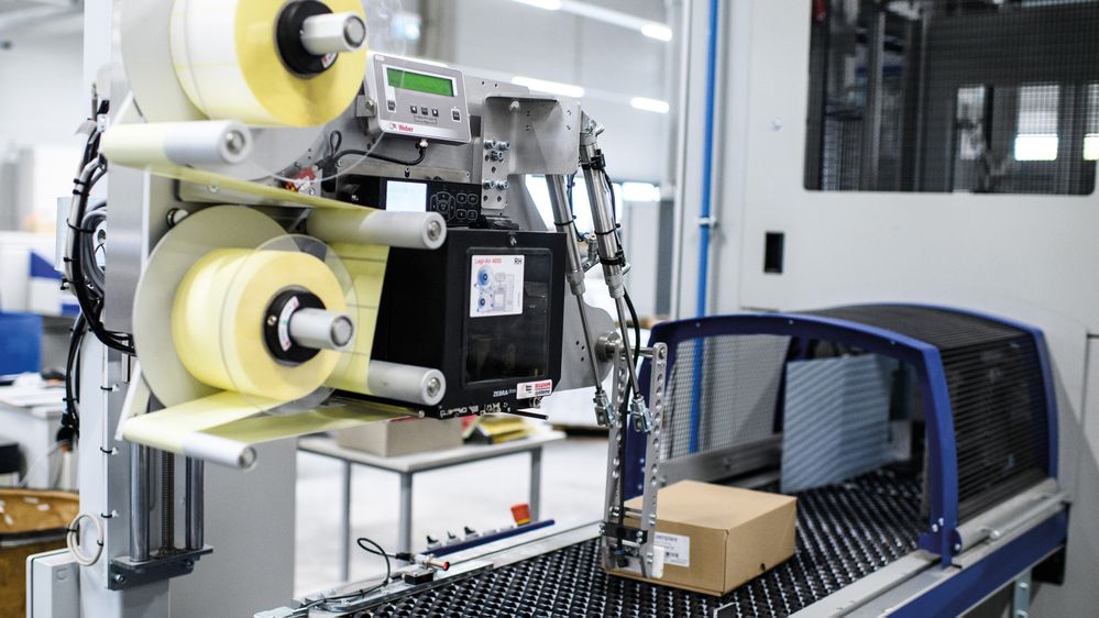 Legi-Air 4050E Etikett seitlich auf Karton