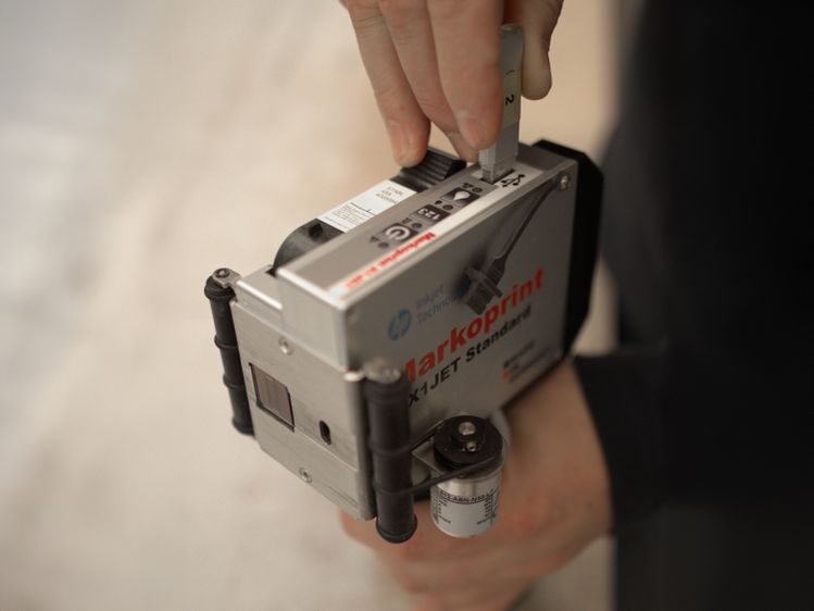 Tintenstrahldrucker Markoprint X1JET HandHold mit USB-Stick