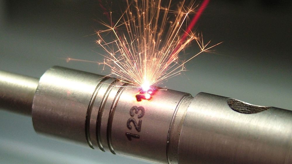 Laserbeschriftung DPM auf Metall-Bauteil