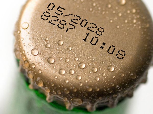 CIJ_white_ink_on_crown-caps