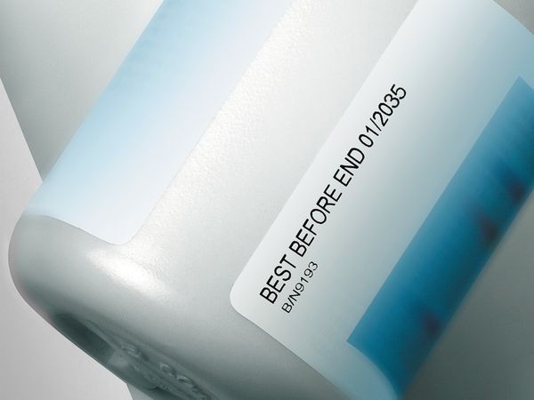 Linx TT Direktdruck auf einem Folienetikett für eine Kunststoffdose