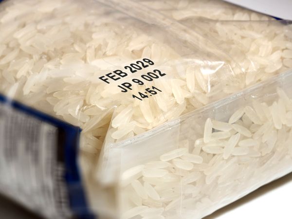 Linx TT Direktdruck mit MHD auf Reisverpackung aus Folie