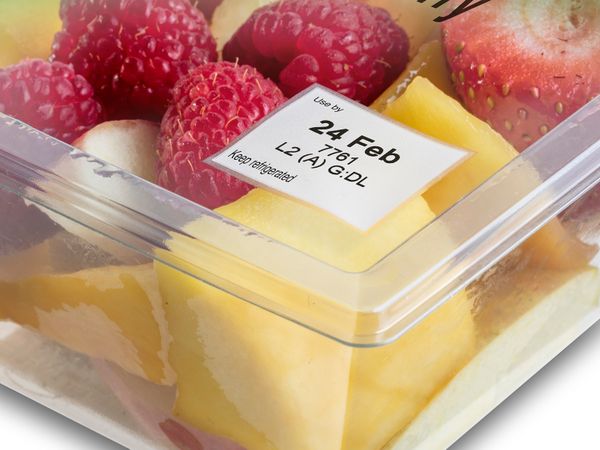 Linx TT Direktdruck mit MHD auf Fruchtschale aus Kunststoff