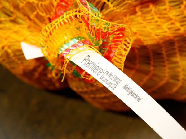 Thermal Inkjet Beschriftung auf Kunststoffetikett von Kartoffeln