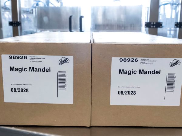 Etikett seitlich auf Karton 2