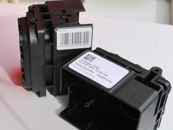 Etikett auf Kunststoff Bauteil