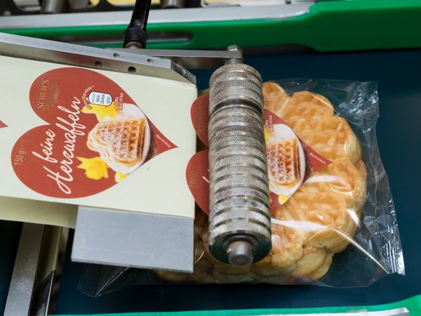 Alpha Compact Etikettierung auf Lebensmittelverpackung