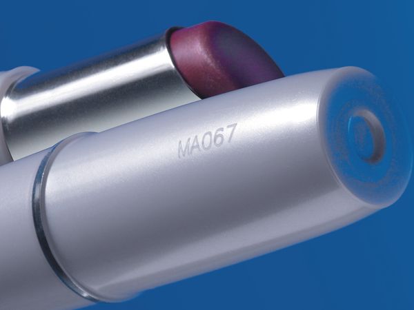 Linx CSL Laserbeschriftung auf Lippenstift Plastikhülle
