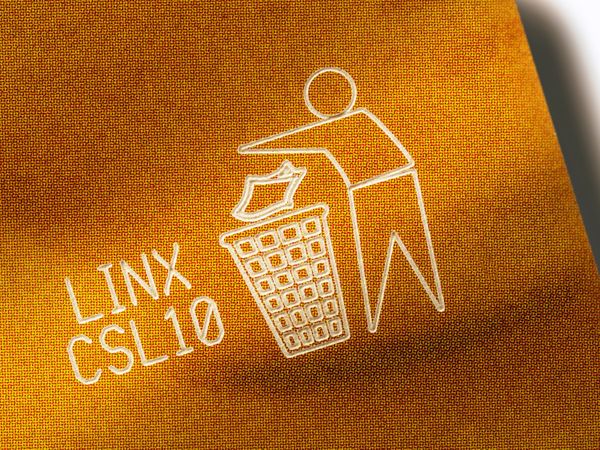 Linx CSL Laserbeschriftung auf beschichteter Karton-Verpackung braun