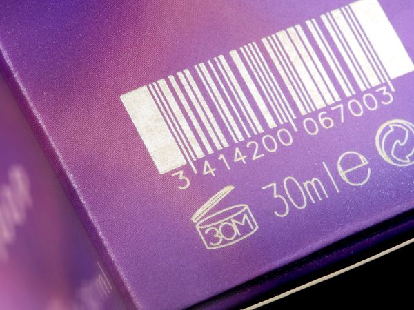 Linx CSL Laserbeschriftung auf beschichtetem Karton Schachtel Box mit Barcode und Symbolen