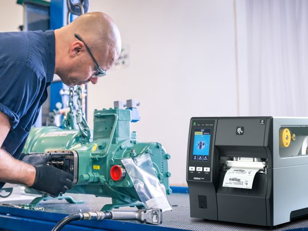 Zebra ZT411 Etikettendruck Anwendung in der Fertigung mit RFID auf Metall