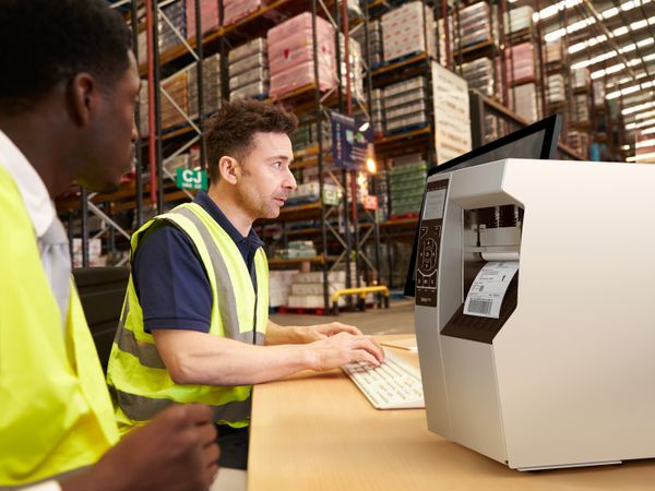 Zebra ZT510 Etikettendruck-Anwendung in der Logistik Packstation