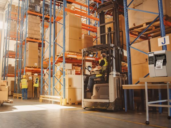 Zebra ZT510 Etikettendruck-Anwendung Lager in der Logistik