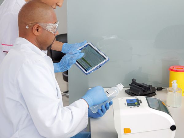 Zebra ZD621 Drucker im Labor im Gesundheitswesen