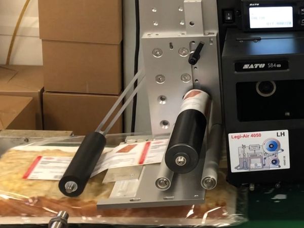 Etikett auf Folienverpackung
