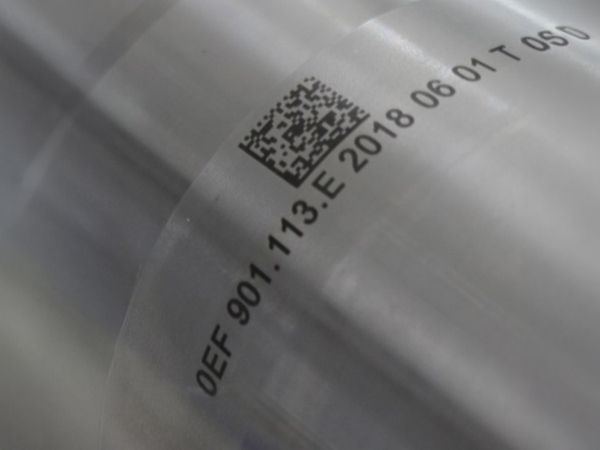 Faserlaser Datamatrix-Codierung auf Metall-Bauteil