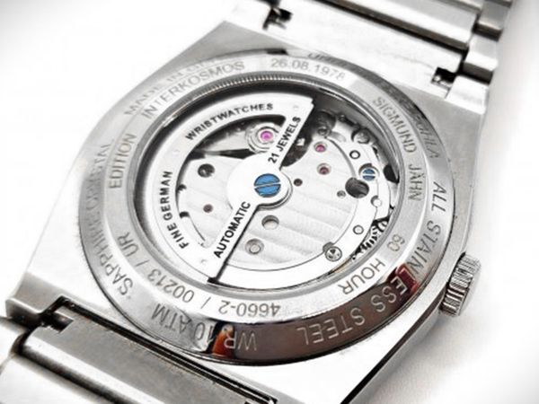 Lasercodierung auf Uhrwerk