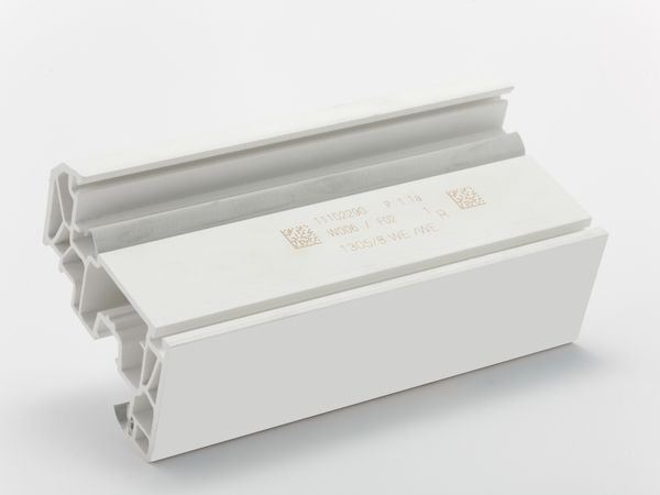 Laserbeschriftung auf Profilleiste aus Kunststoff