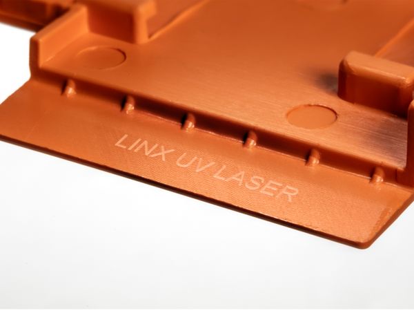 Linx UVG5 Laser-Extrusion, Extrudiertes Bauteil, Kunststoff, Text