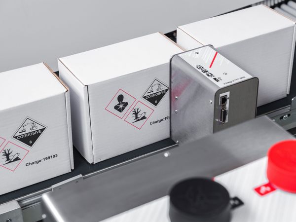 Markoprint integra PP 108 bicolor application hazard symbol labelling on boxes