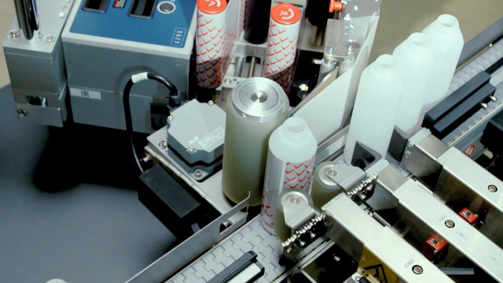 Geset 222 etikettiert Flaschen