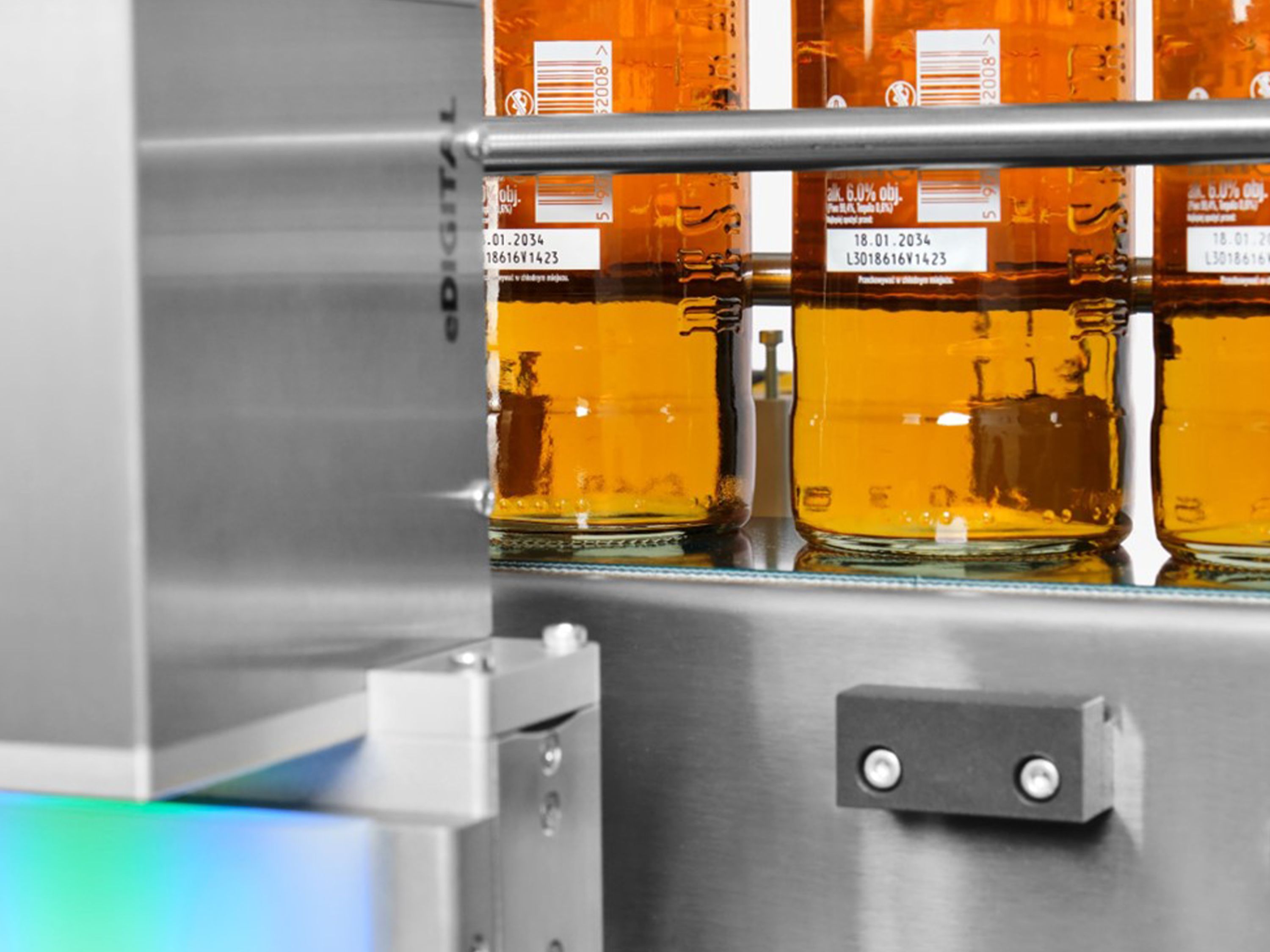 Faserlaser Codierung auf Glasflaschen-Etiketten