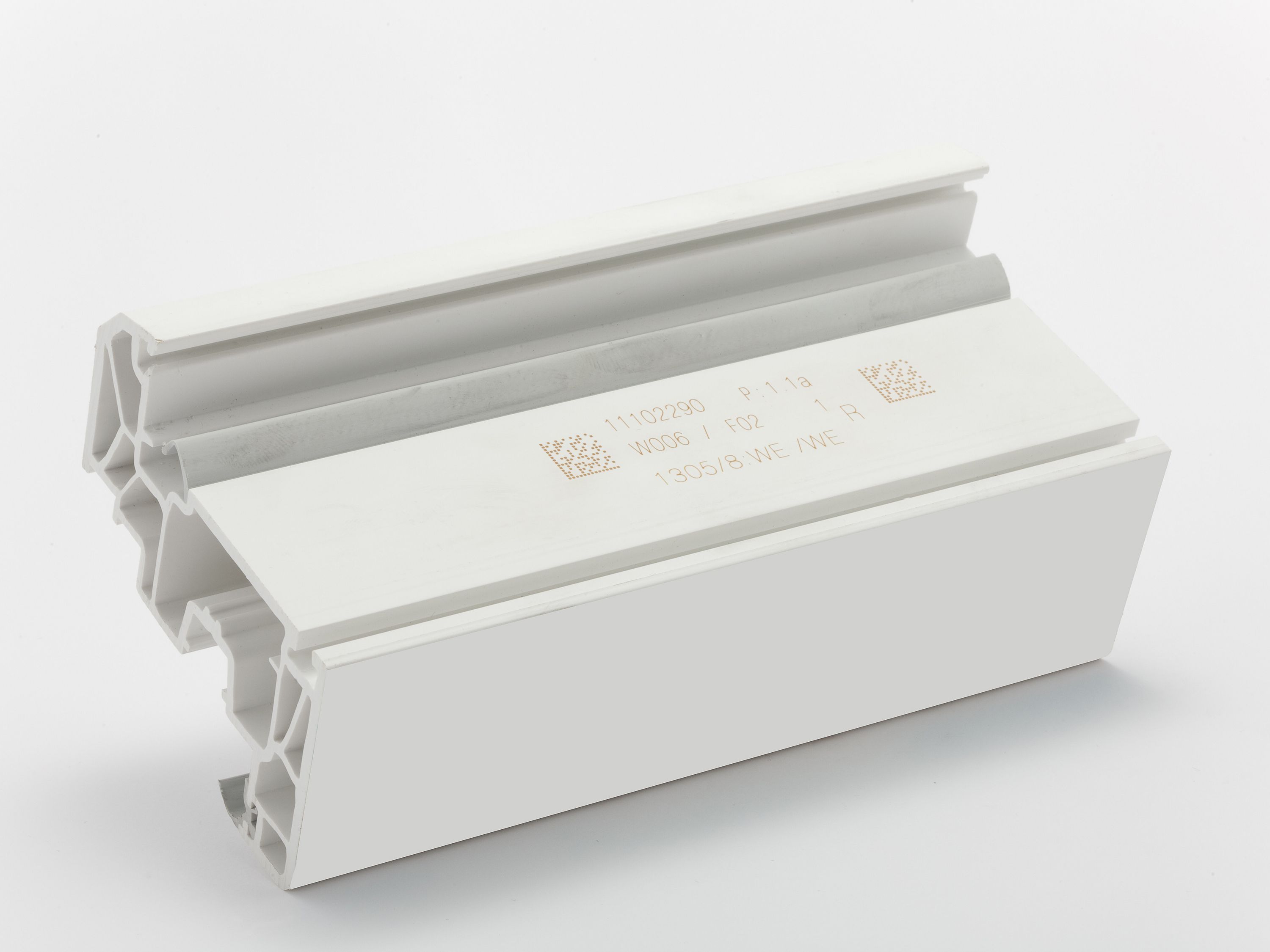 Laserbeschriftung auf Profilleiste aus Kunststoff