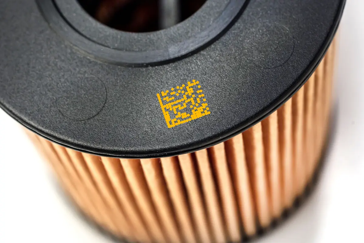 gelb pigmentierte Tinte auf Autoteil