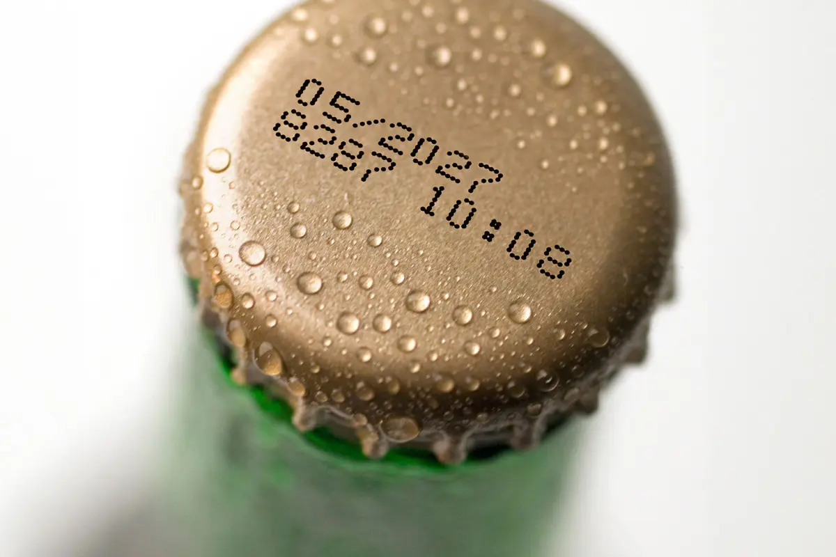 Kennzeichnung mit Tinte auf Kronkorken