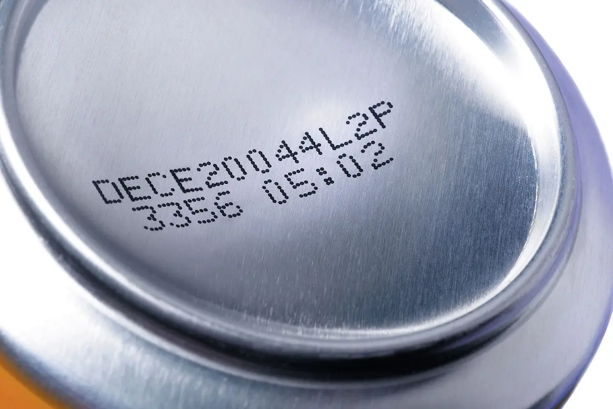 Kennzeichnung mit Tinte auf Blechdose