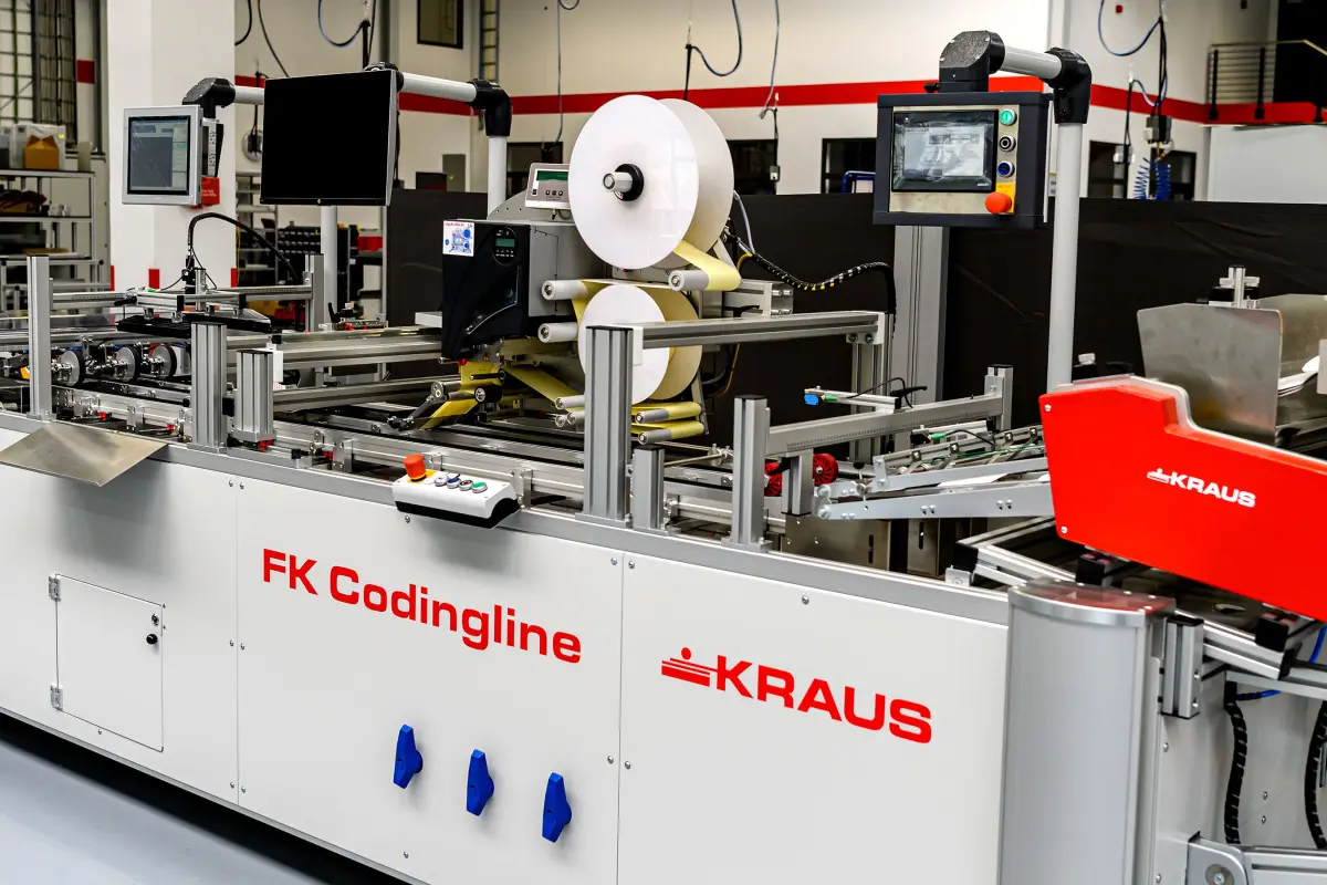 Labeling and printing machines integrated in automation system