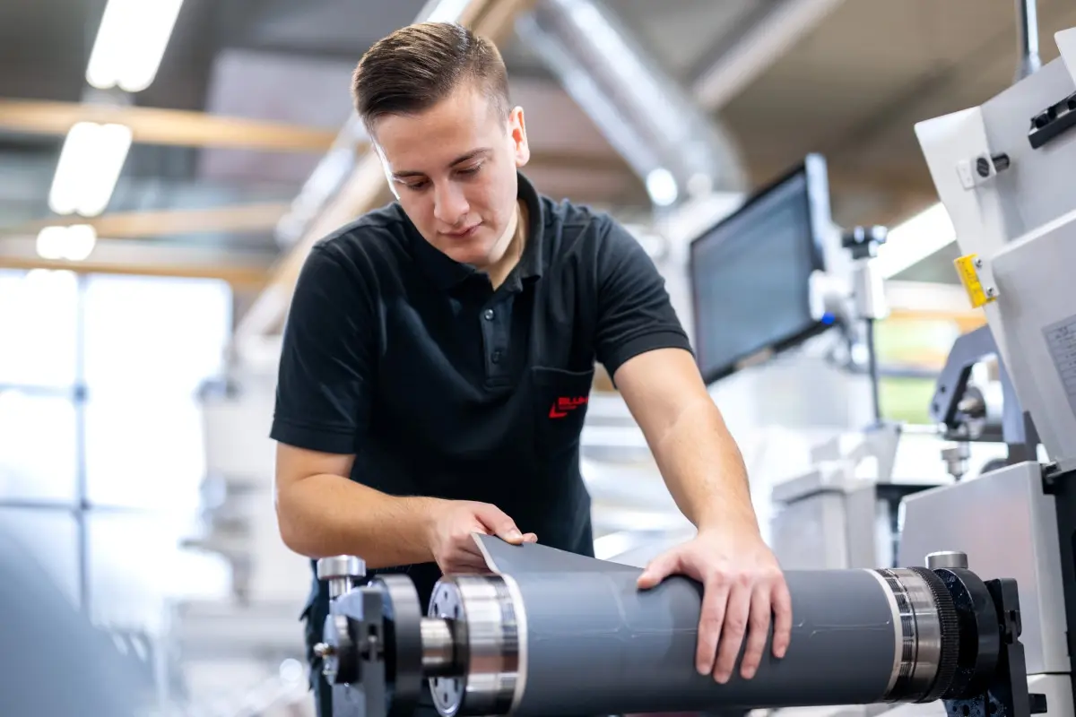 Imagebild Azubi Etikettenproduktion Drucker