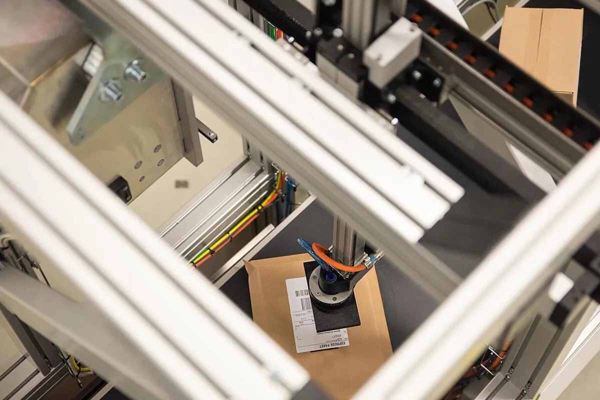 Legi Flex 6100 SLAM Versandetikettierung (c) Bluhm Systeme