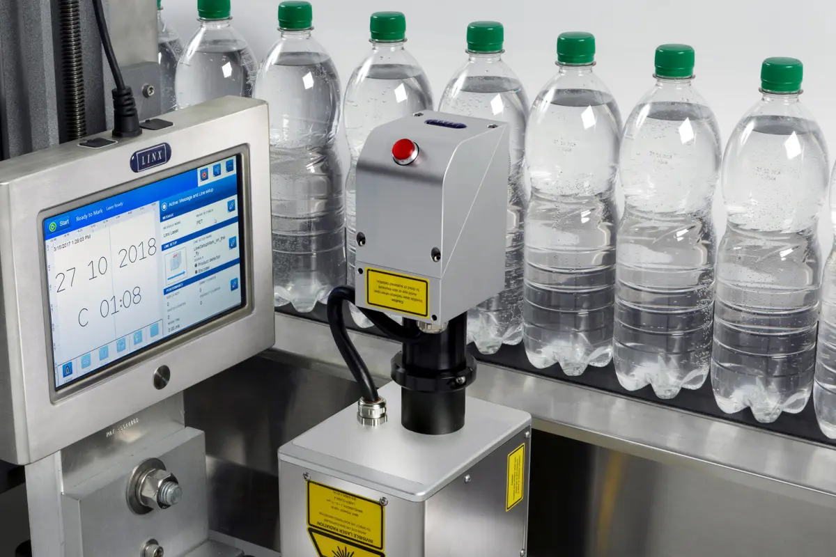 Linx CSL60 an der Getränkelinie für PET Flaschen (c) Bluhm Systeme